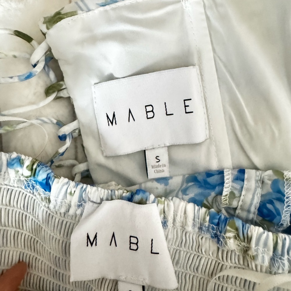 MABLE Coquette Blue Floral Set of blouses and skirt Size Small - Picture 13 of 15